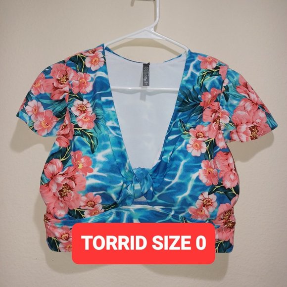 *SOLD* Torrid Blue Pool Floral Wireless Flutter Sleeve Swim Top Size 0 - Picture 1 of 12